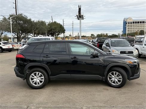 Used 2023 Toyota Corolla Cross L image 4