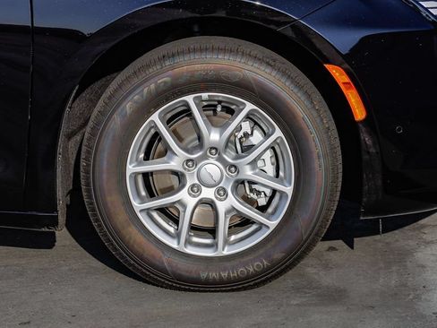 New 2027 Chrysler Pacifica Select FWD image 11