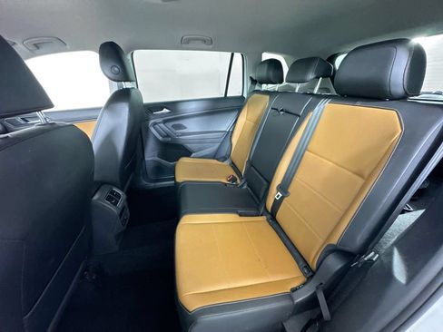 Used 2018 Volkswagen Tiguan SE AWD/4WD image 23