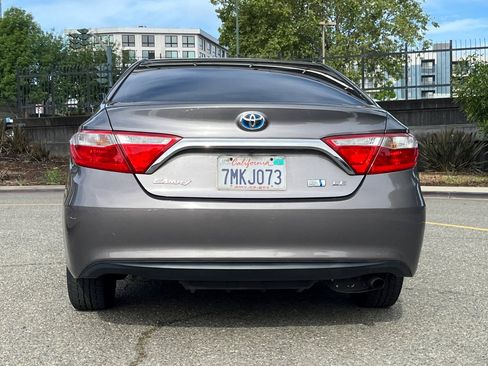 Used 2016 Toyota Camry LE image 5