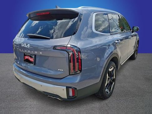 Used 2024 Kia Telluride EX w/ EX Captain's Chair Package AWD/4WD image 4