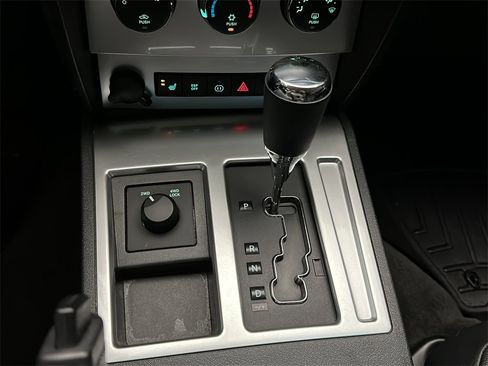 Used 2008 Dodge Nitro R/T image 20