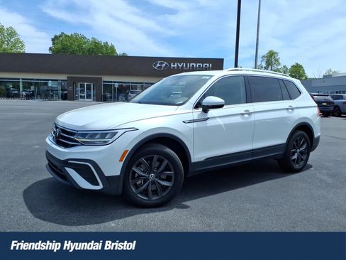 Used 2023 Volkswagen Tiguan SE AWD/4WD image 1