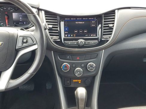 Used 2020 Chevrolet Trax LT w/ LT Convenience Package AWD/4WD image 24