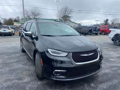 Used 2023 Chrysler Pacifica Limited