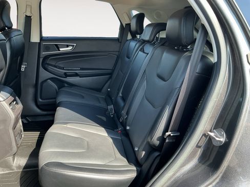 Used 2018 Ford Edge Titanium w/ Equipment Group 301A FWD image 11