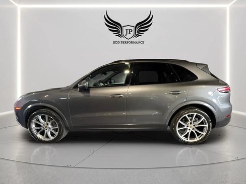 Used 2023 Porsche Cayenne AWD/4WD image 4