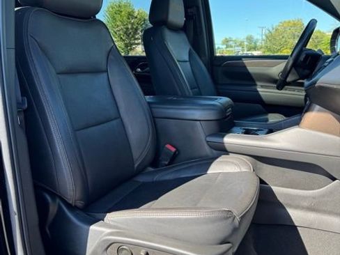 Used 2022 Chevrolet Suburban High Country w/ Premium Package 2 AWD/4WD image 37