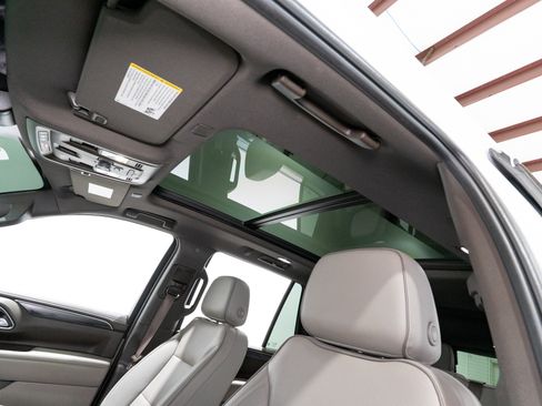Used 2022 GMC Yukon SLT w/ SLT Premium Package AWD/4WD image 16