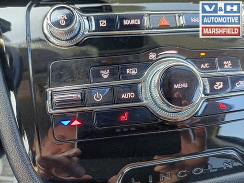 Used 2022 Lincoln Corsair Reserve AWD/4WD image 3