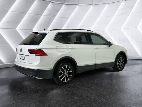 Used 2021 Volkswagen Tiguan SE FWD image 4