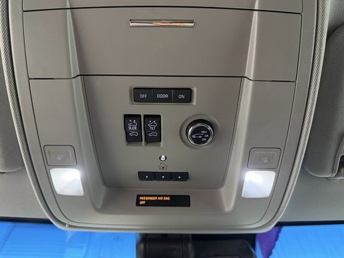 Used 2018 GMC Yukon Denali w/ Open Road Package image 12