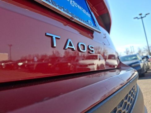 Used 2022 Volkswagen Taos SE w/ Panoramic Sunroof Package image 30