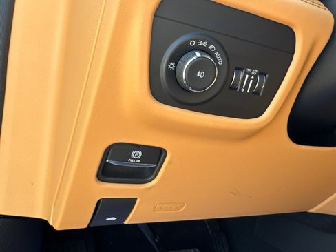 Used 2025 Jeep Grand Cherokee Summit AWD/4WD image 37