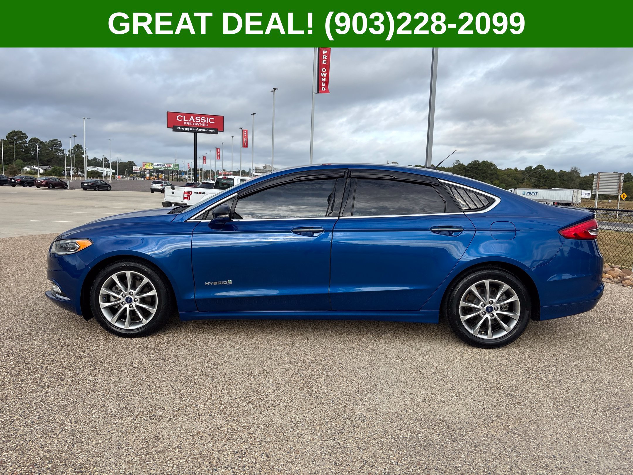 Used 2017 Ford Fusion SE w/ Equipment Group 602A FWD image 5