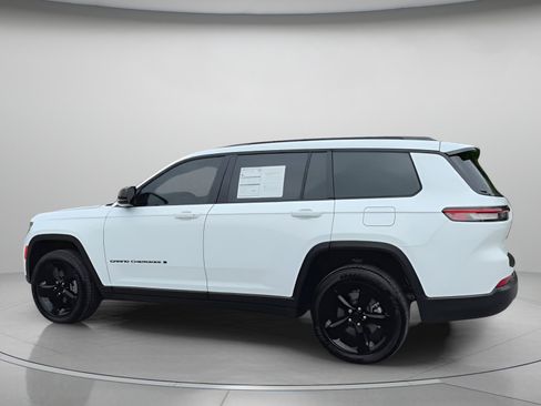 Used 2025 Jeep Grand Cherokee L Laredo image 18