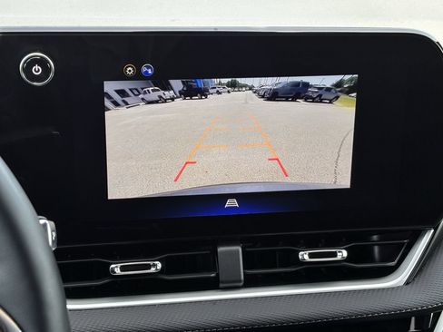 Used 2026 Chevrolet Equinox LT FWD image 15
