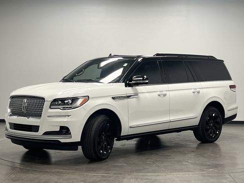 Used 2022 Lincoln Navigator L Reserve image 4