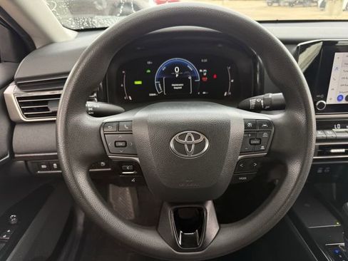 Used 2025 Toyota Camry LE image 13