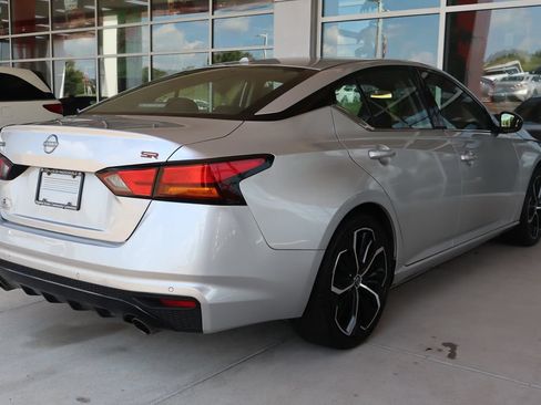 Used 2024 Nissan Altima 2.5 SR FWD image 9