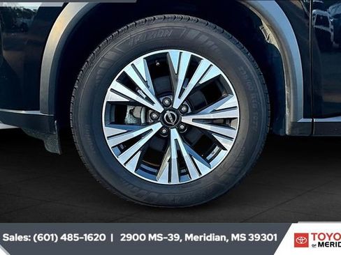 Used 2023 Nissan Rogue SV image 7