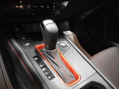 Certified 2025 Nissan Kicks SR image 17