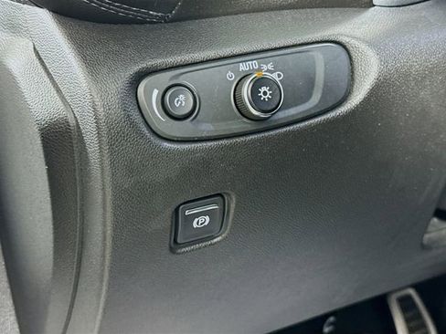 Used 2020 Chevrolet Blazer LT FWD image 12