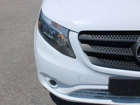 Used 2017 Mercedes-Benz Metris Passenger image 37