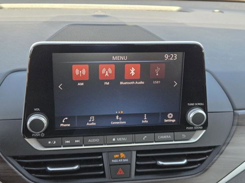 Used 2023 Nissan Altima 2.5 SV image 10