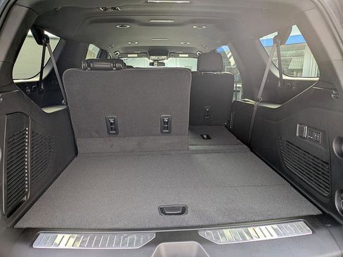 New 2025 Chevrolet Suburban Premier image 26