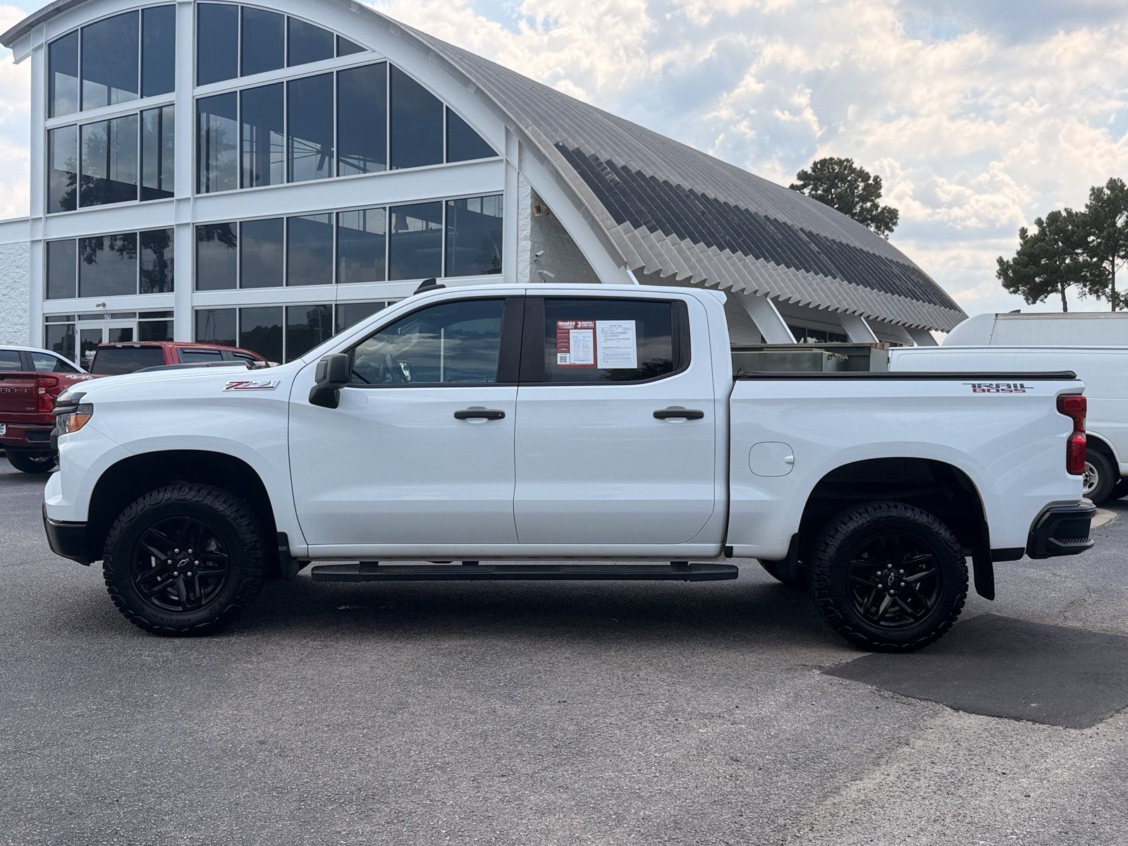 Used 2022 Chevrolet Silverado 1500 Custom Trail Boss w/ LPO, Dark Essentials Package AWD/4WD image 9