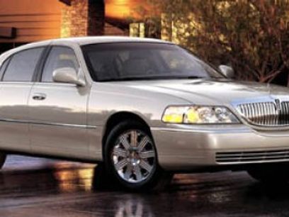 Used 2005 Lincoln Town Car Signature