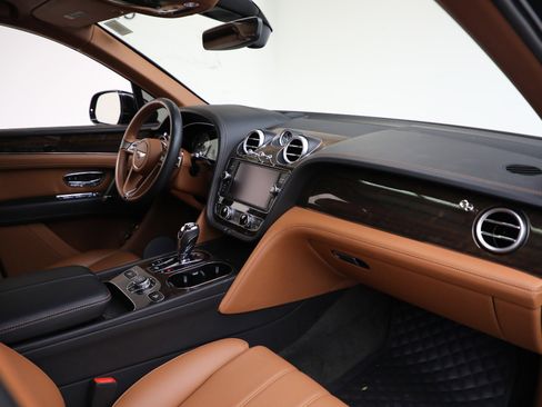 Certified 2018 Bentley Bentayga Onyx Edition image 24