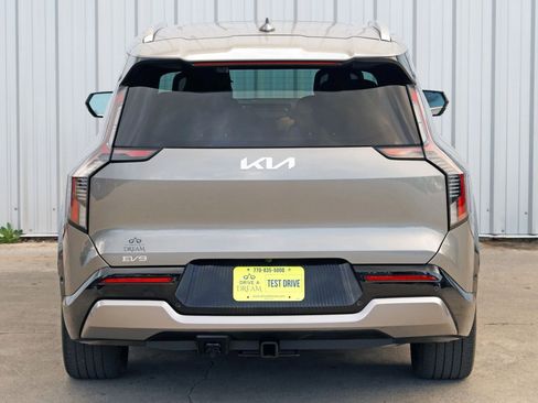 Used 2024 Kia EV9 Land image 59