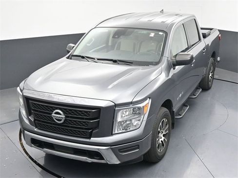 Used 2022 Nissan Titan SV w/ Accessory Utility Package image 12