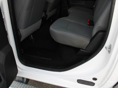 Used 2018 RAM 2500 Tradesman w/ Chrome Appearance Group image 33