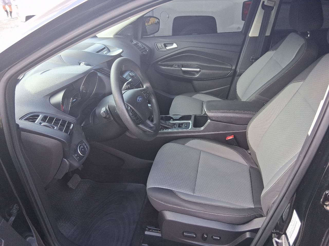 Used 2017 Ford Escape SE w/ Equipment Group 201A AWD/4WD image 8