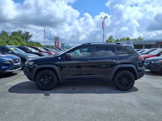 Used 2021 Jeep Cherokee Trailhawk video 2