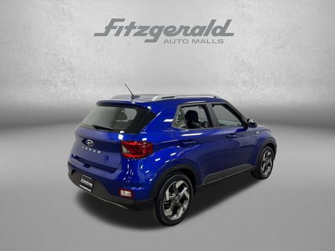 Used 2023 Hyundai Venue SEL FWD image 6