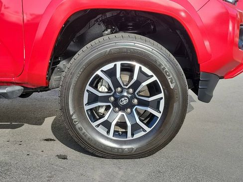 Used 2022 Toyota Tacoma TRD Sport image 6