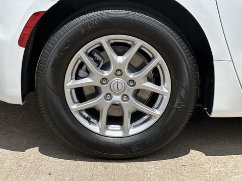 New 2025 Chrysler Pacifica Select image 28