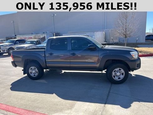 Used 2015 Toyota Tacoma PreRunner w/ Convenience Package image 2
