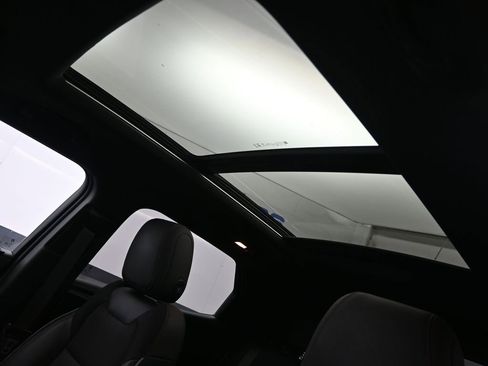 Used 2023 Chevrolet TrailBlazer RS w/ Sun and Liftgate Package image 27