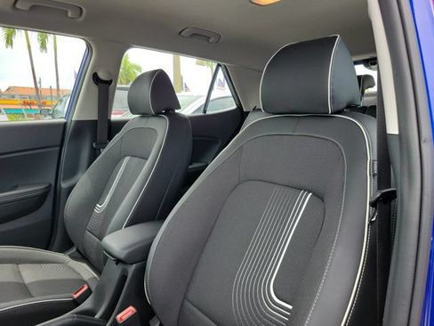 Used 2025 Hyundai Venue Limited FWD image 13
