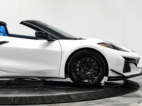 Used 2025 Chevrolet Corvette Z06 w/ Z07 Performance Package RWD image 27