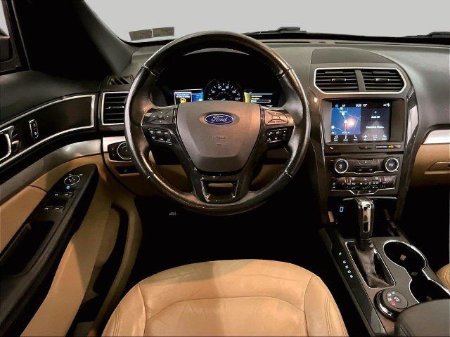Used 2017 Ford Explorer XLT w/ Equipment Group 202A AWD/4WD image 5