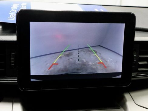 Certified 2022 Ford Explorer XLT image 2