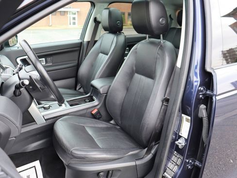 Used 2019 Land Rover Discovery Sport HSE image 12