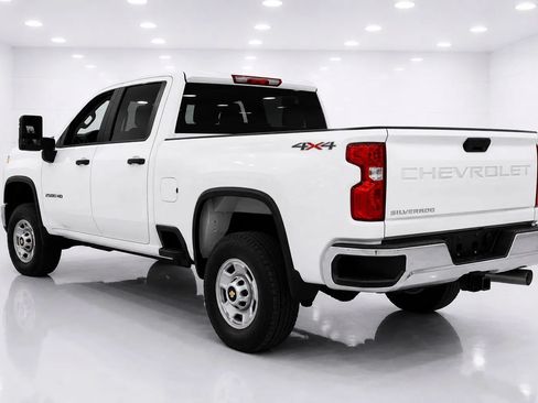 Used 2021 Chevrolet Silverado 2500 W/T w/ WT Convenience Package AWD/4WD image 3