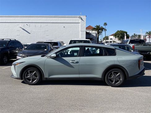 Used 2025 Kia K4 LXS image 2